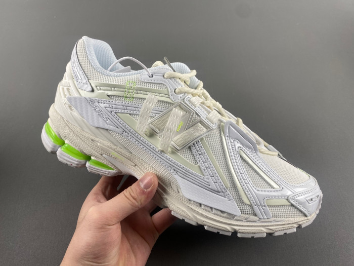 new Ba1an*e 1906a white green