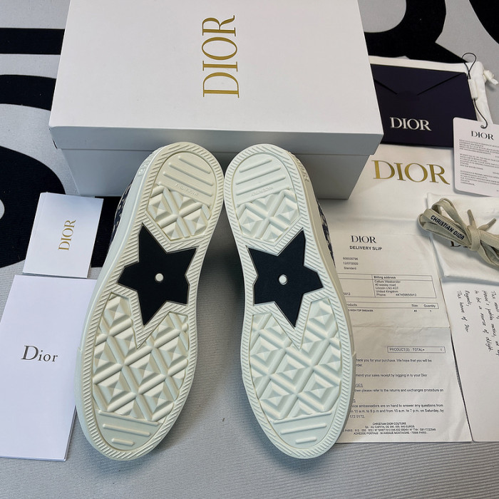 Dior Walk