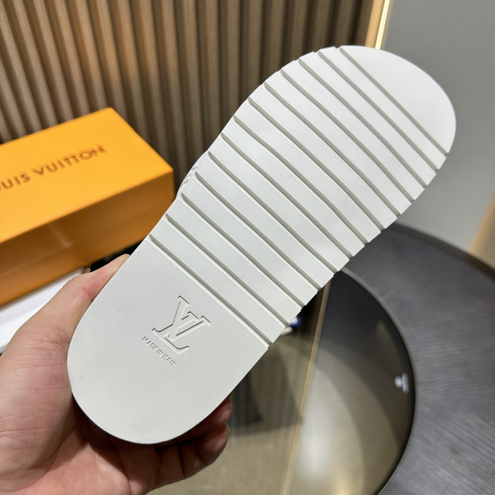 LV SANDALS