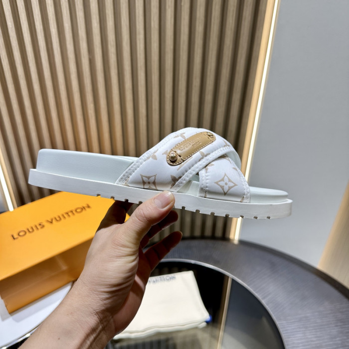 LV SANDALS