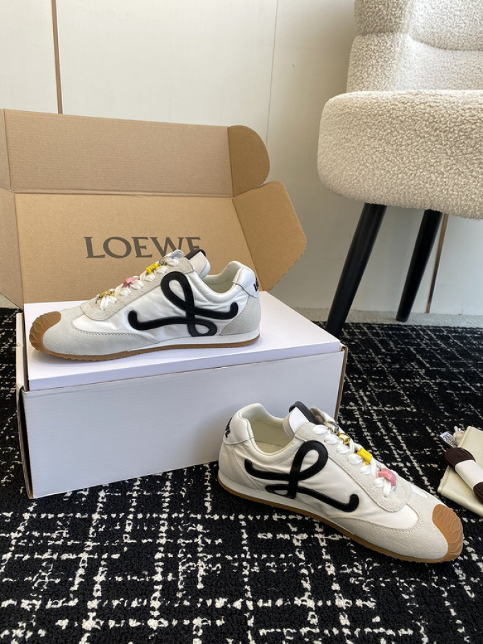 Loe*we Ballet Runner
