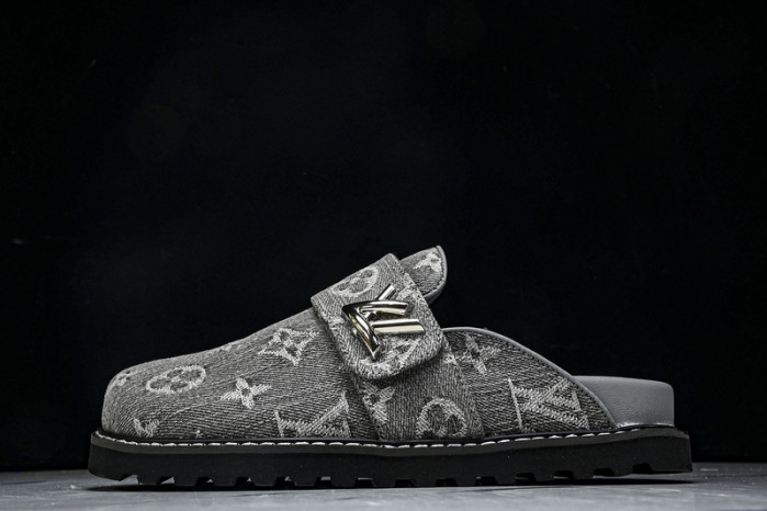 LV SANDALS