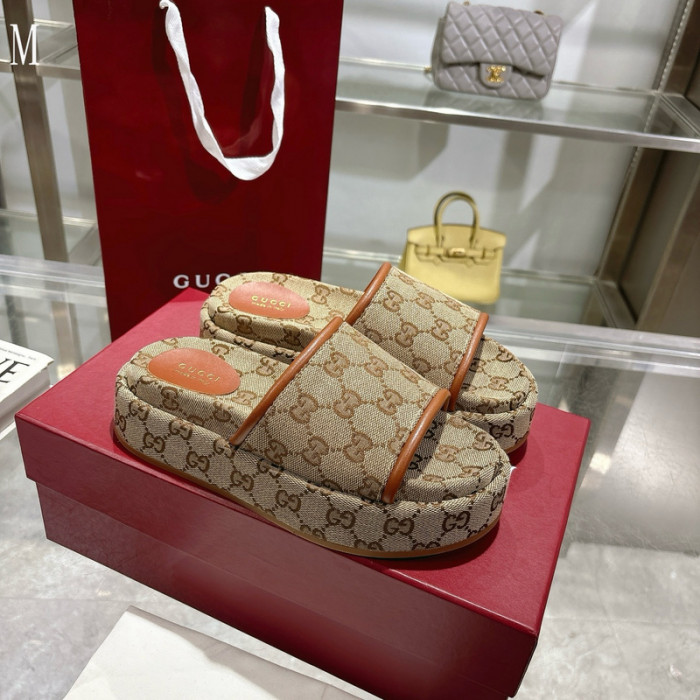 GUCC SANDALS