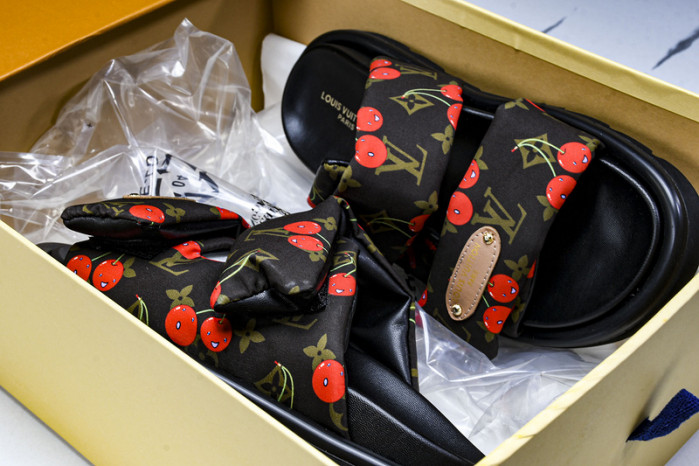 LV SANDALS
