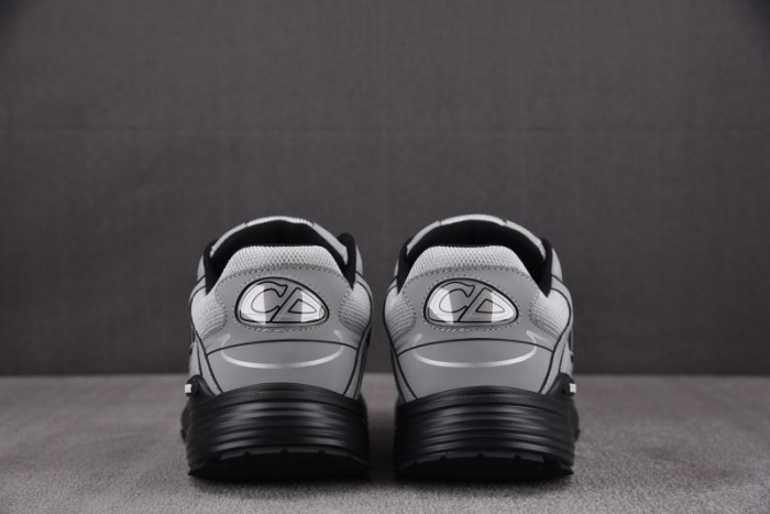 D10r b30 sneaker