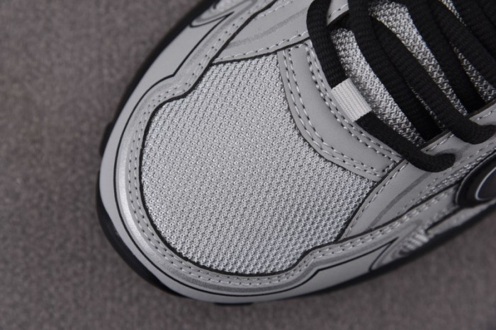 D10r b30 sneaker