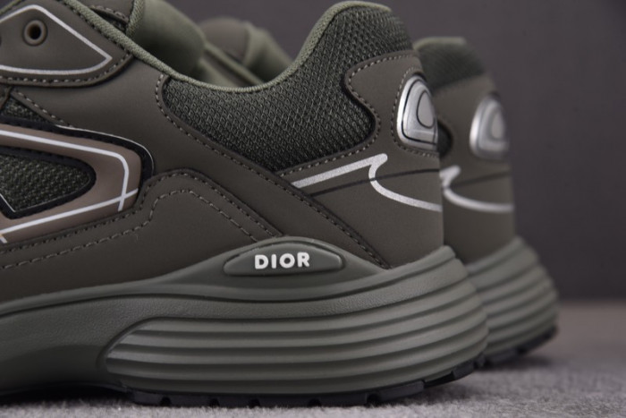 D10r b30 sneaker