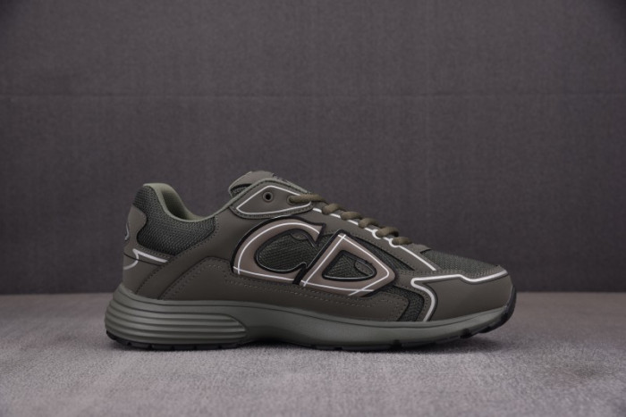 D10r b30 sneaker