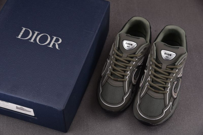 D10r b30 sneaker