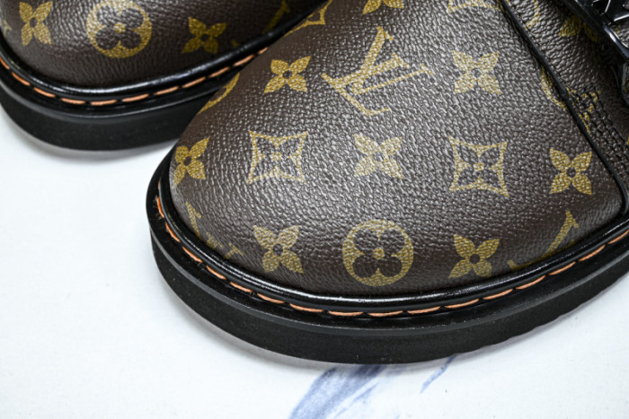 LV SANDALS