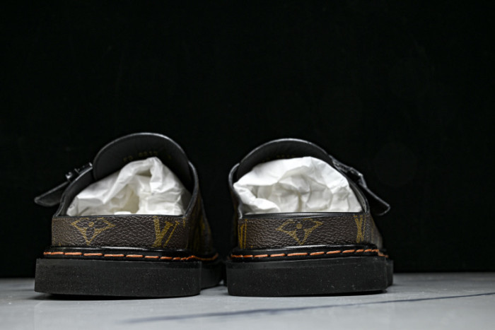 LV SANDALS