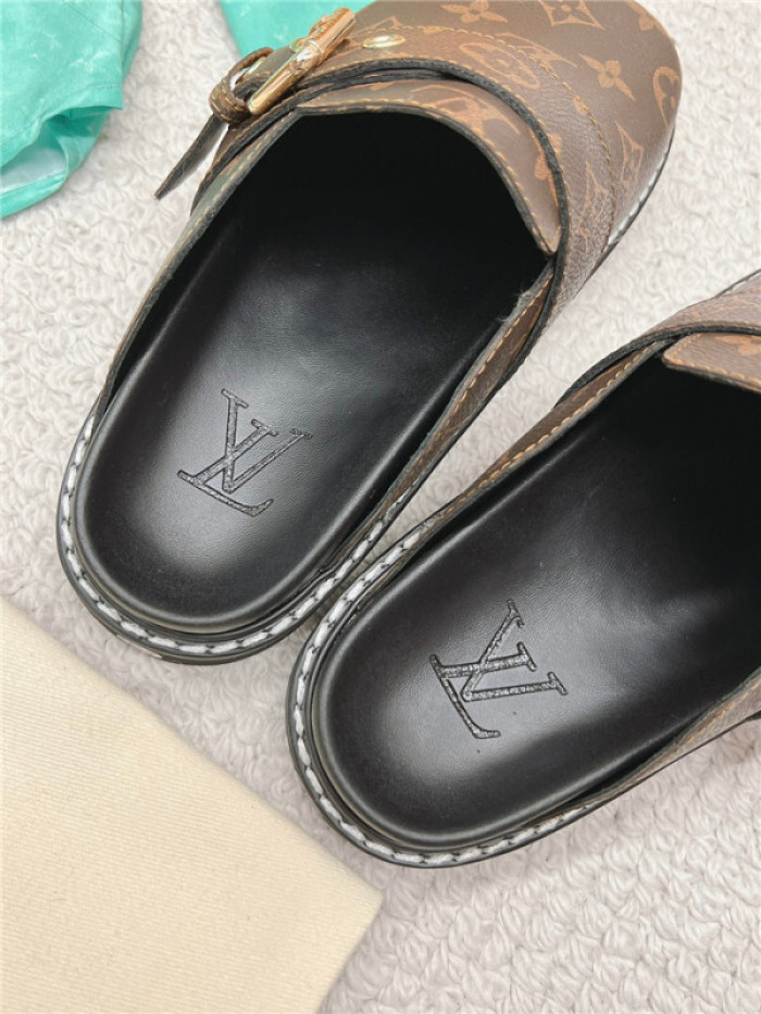 LV SANDALS