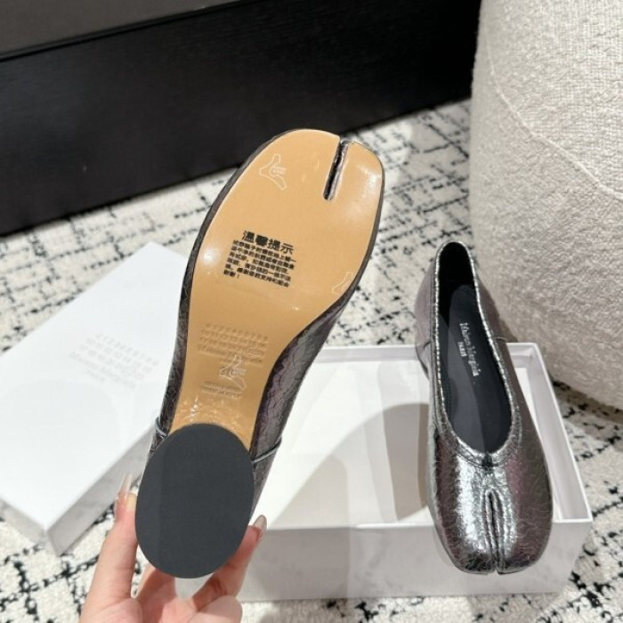 ma*s*n Ma*i*la tabi shoes (heels)