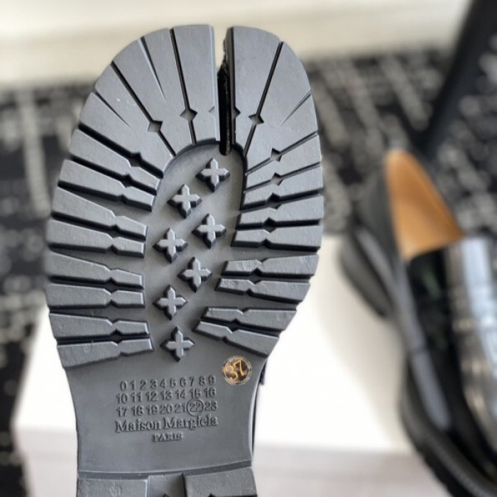 ma*s*n Ma*i*la tabi shoes