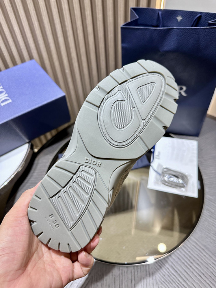 D10r b30 sneaker