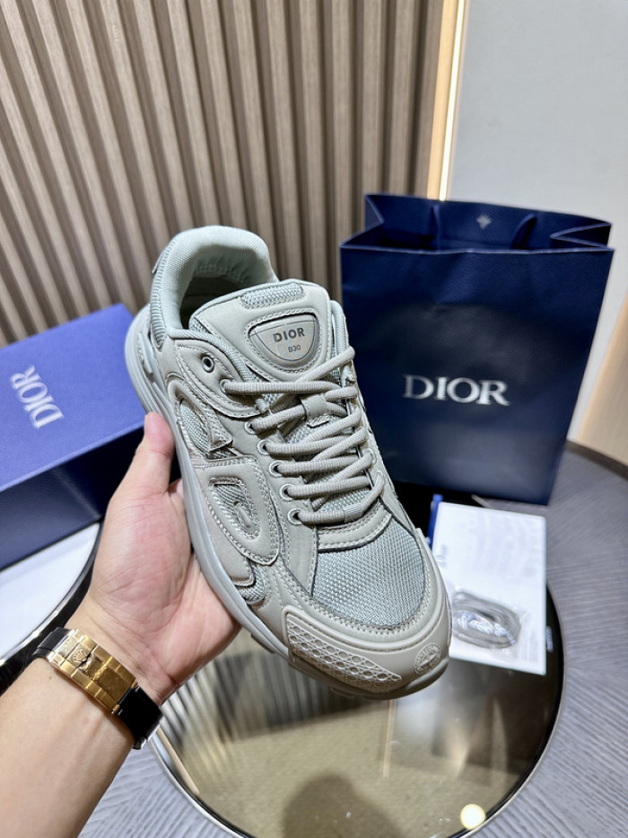 D10r b30 sneaker