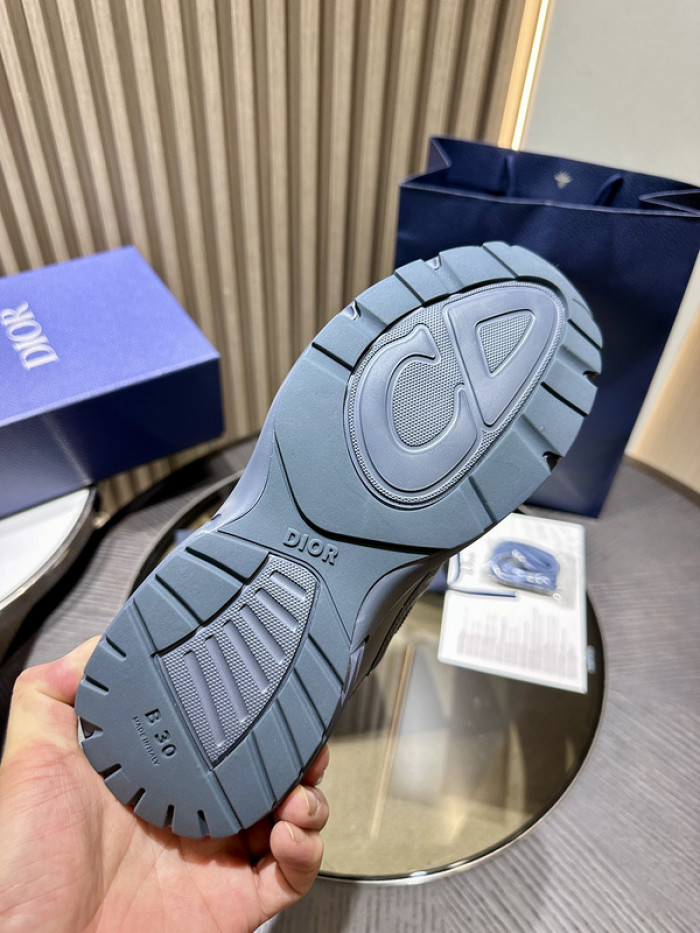 D10r b30 sneaker