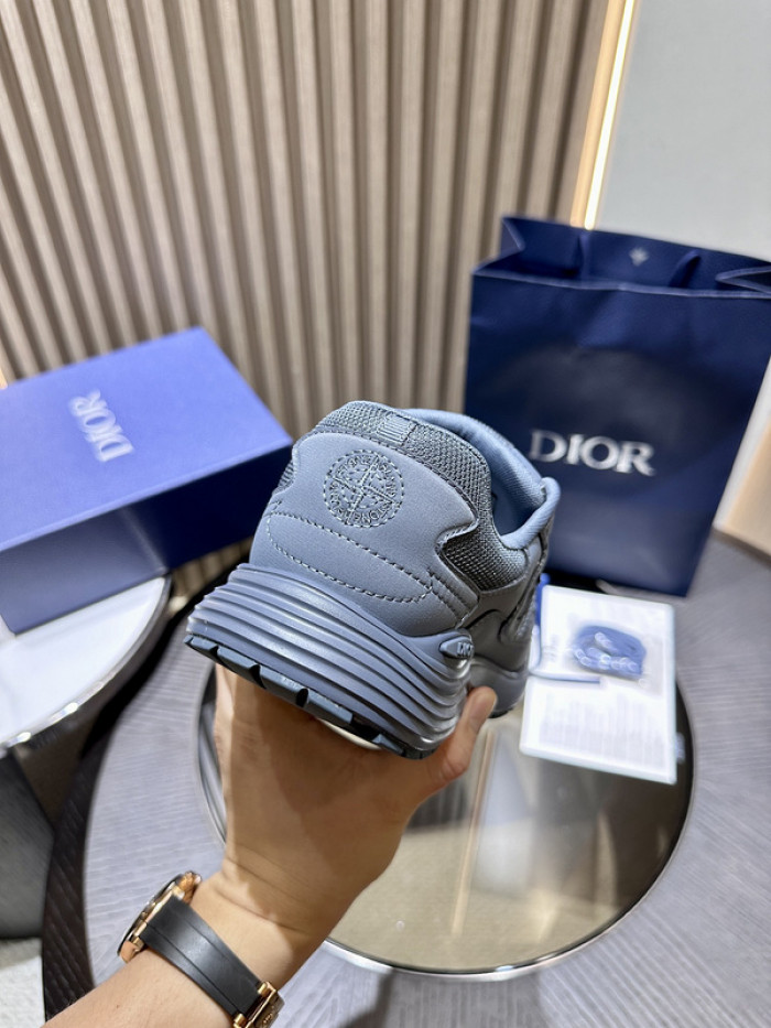 D10r b30 sneaker