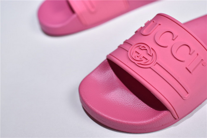 G*u*i sandals