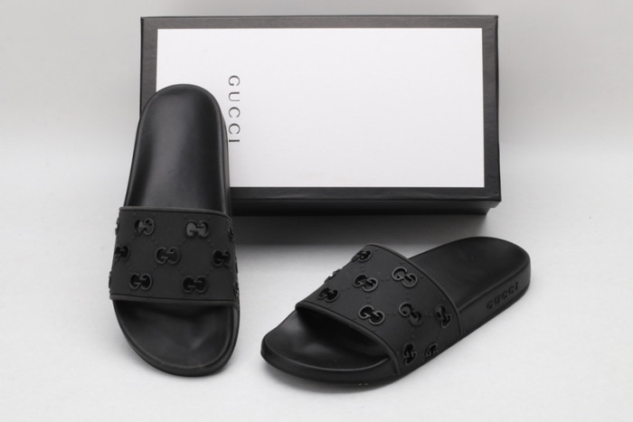 G*u*i sandals