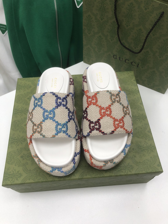 G*u*i sandals