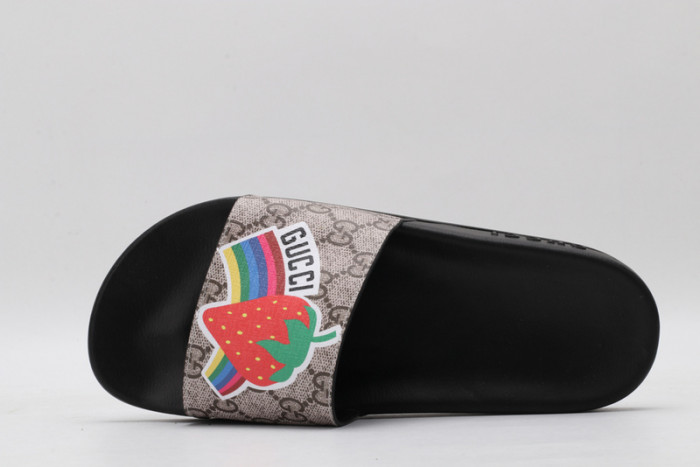 G*u*i sandals