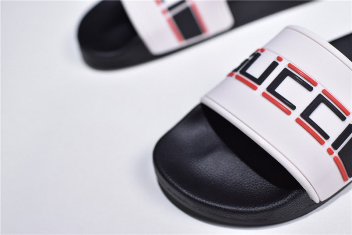 G*u*i sandals