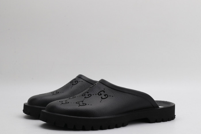 G*u*i sandals