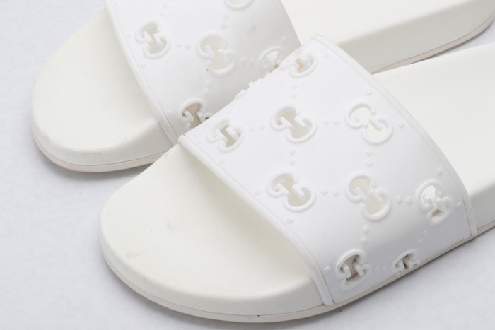 G*u*i sandals
