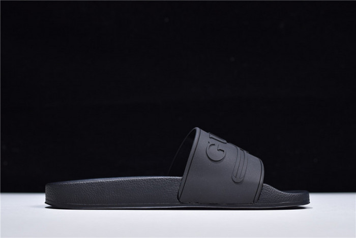 G*u*i sandals