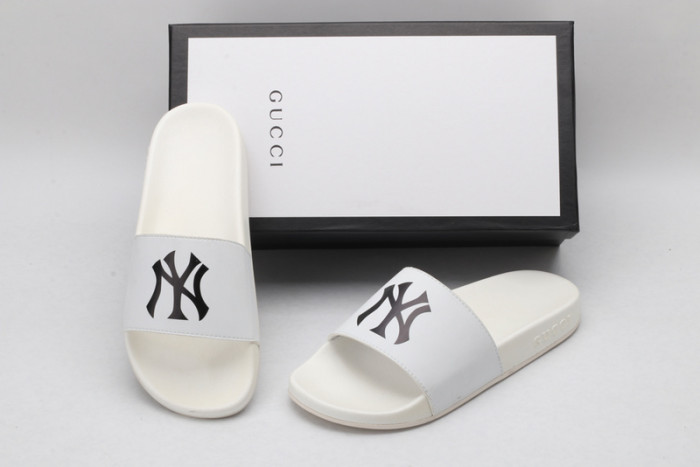 G*u*i sandals