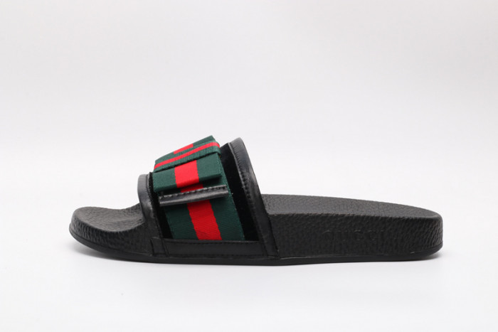 G*u*i sandals