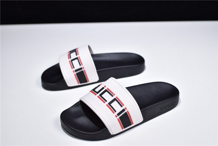 G*u*i sandals