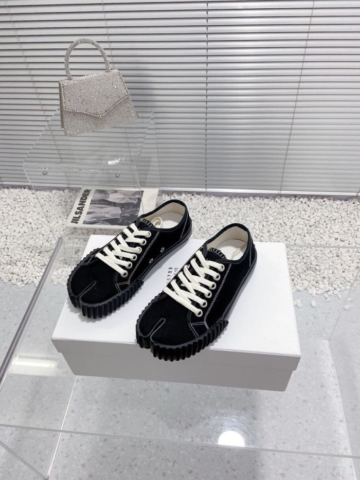 ma*s*n Ma*i*la tabi shoes