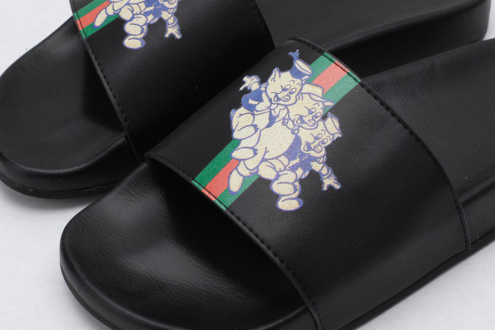 G*u*i sandals