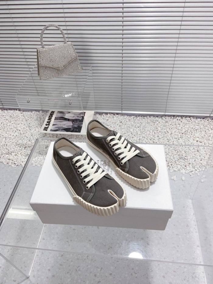 ma*s*n Ma*i*la tabi shoes