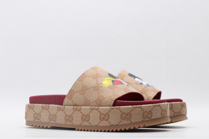 G*u*i sandals