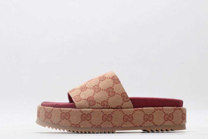 G*u*i sandals