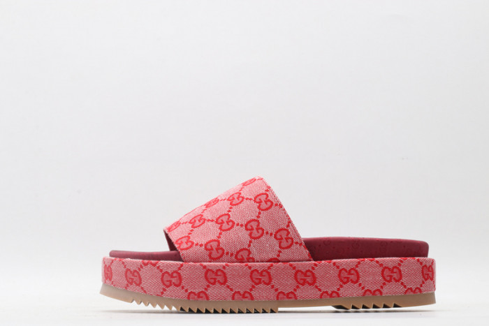 G*u*i sandals