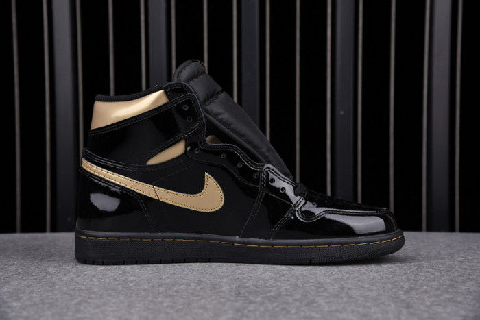 air jordan 1 retro high black metallic gold (2020) 555088-032