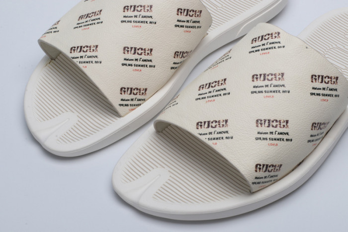 G*u*i sandals