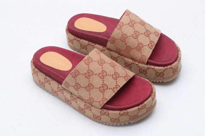 G*u*i sandals