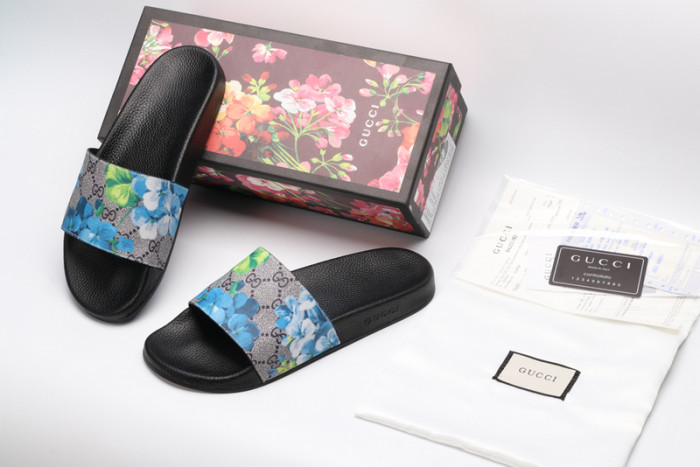 G*u*i sandals
