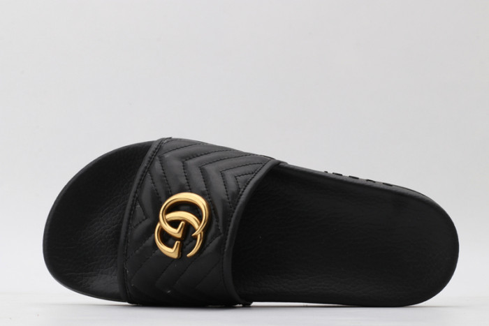 G*u*i sandals
