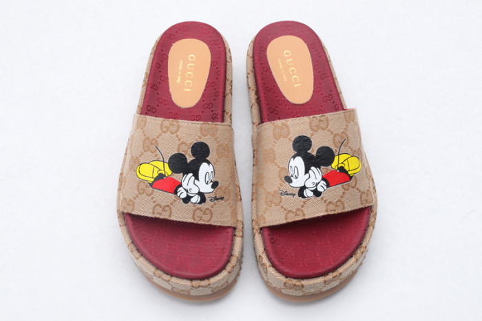 G*u*i sandals