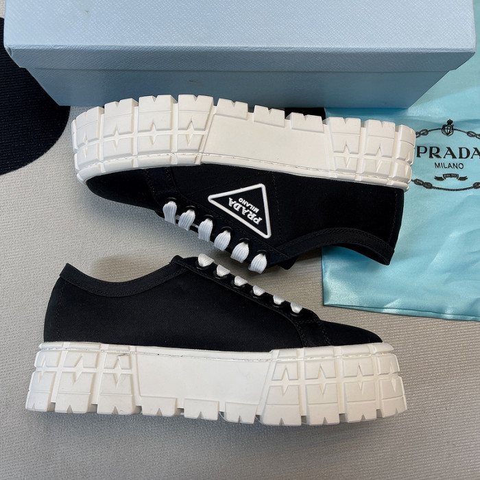 PRADA LOW TOP SNEAKE