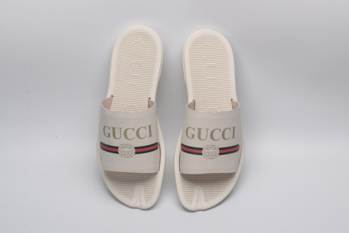 G*u*i sandals