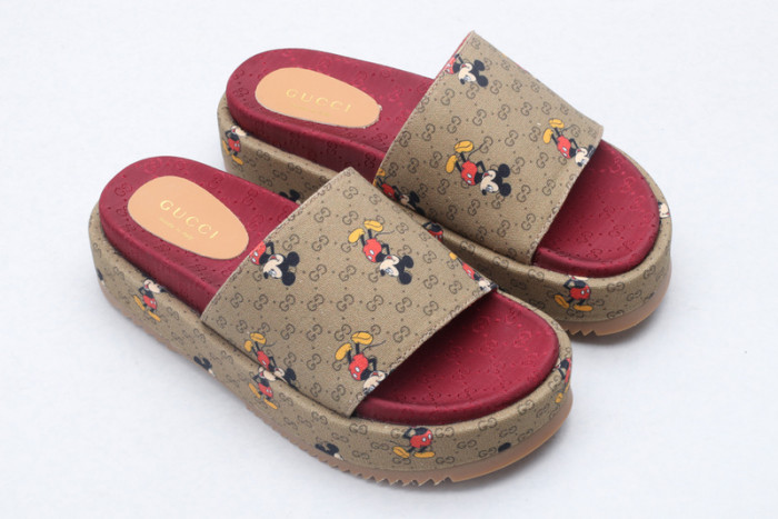 G*u*i sandals