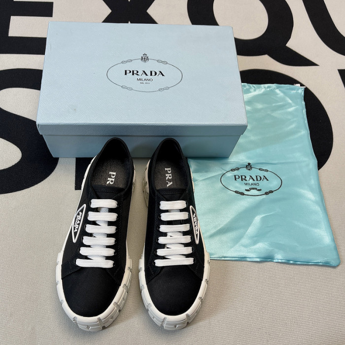 PRADA LOW TOP SNEAKE