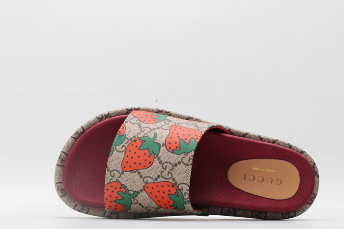 G*u*i sandals